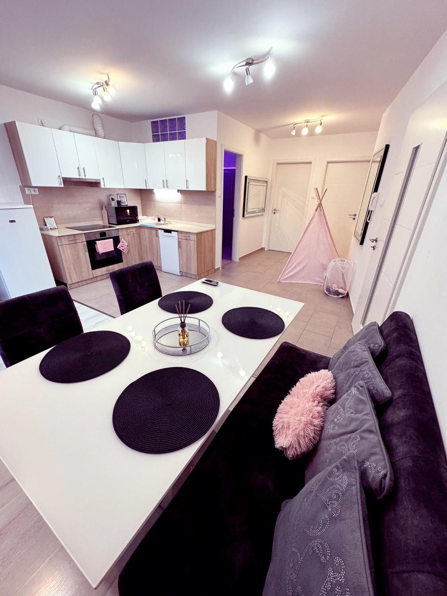 Exclusive Family Apartman Apartment Pecs Ngoại thất bức ảnh